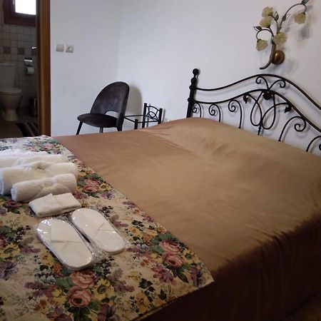 Xenios Petritis Apartment Livadeia Exterior photo
